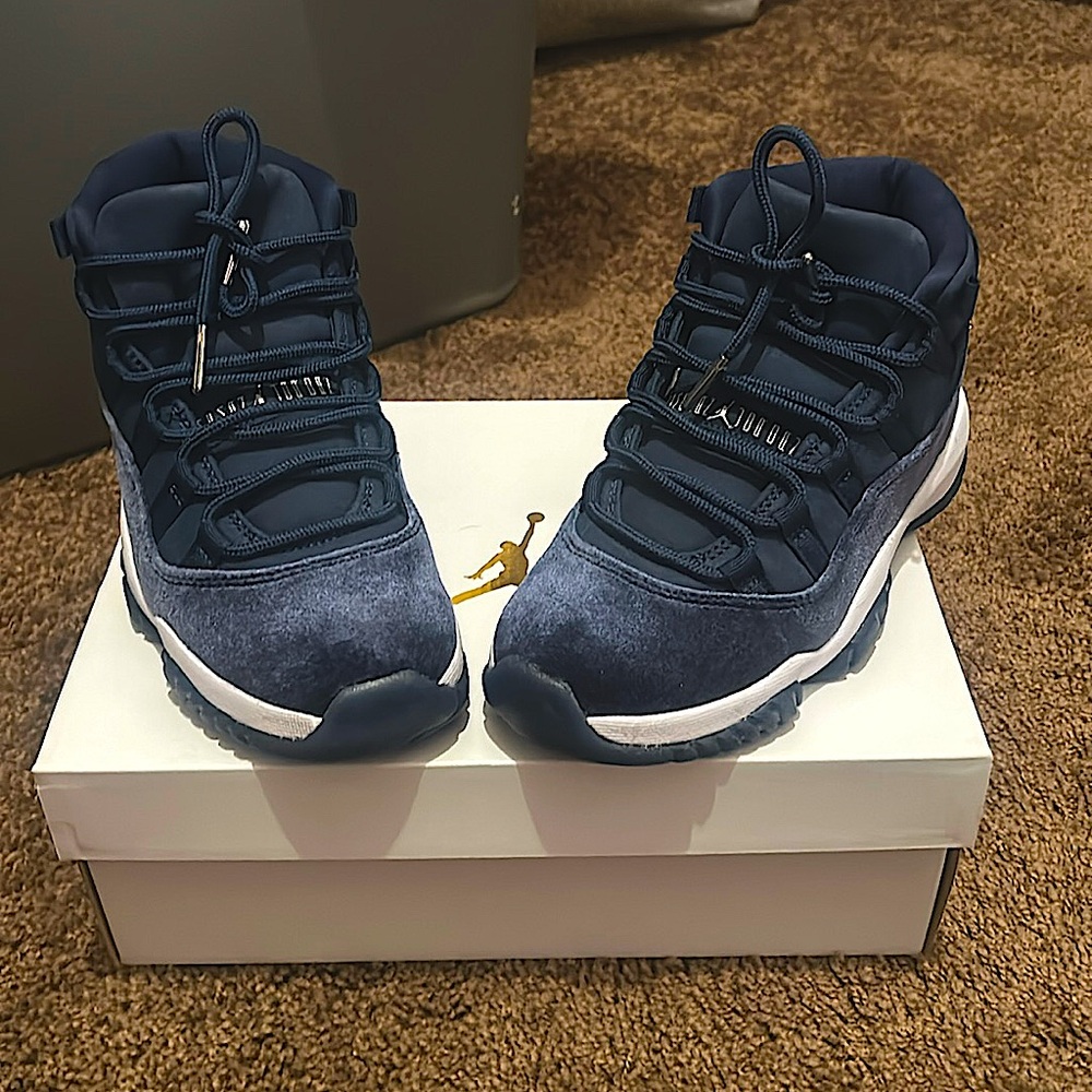 Navy blue Jordan velvet